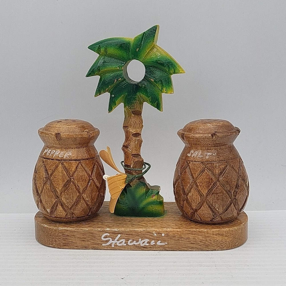Vintage Hawaiian‎ Themed Wooden Palm Tree Salt & Pepper Shakers